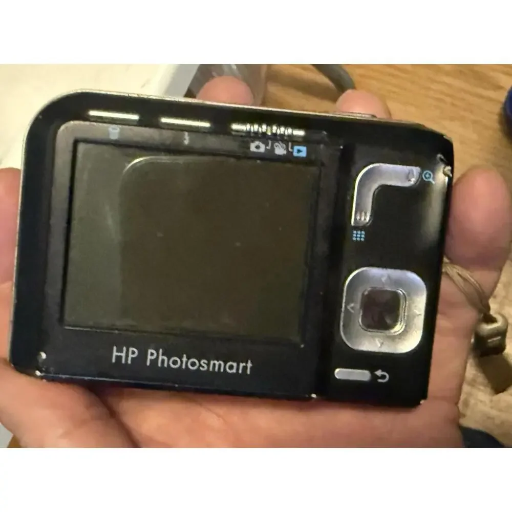 HP Photosmart Digital Camera M447 5MP Black ( Parts Only , Not Working